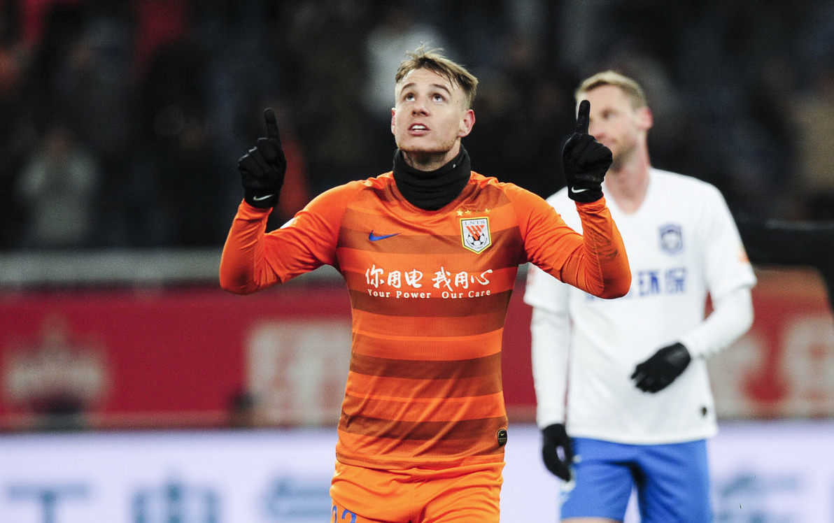 开云-清晨费耶诺德调整名单以备意甲；单刀错失环节打磨；质疑声仍在；纪律约束更严格-开云